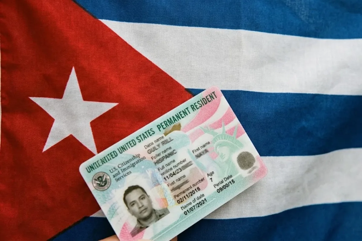 Green card para cubanos: la regla del Uscis para el ajuste de estatus para familiares de residentes permanentes