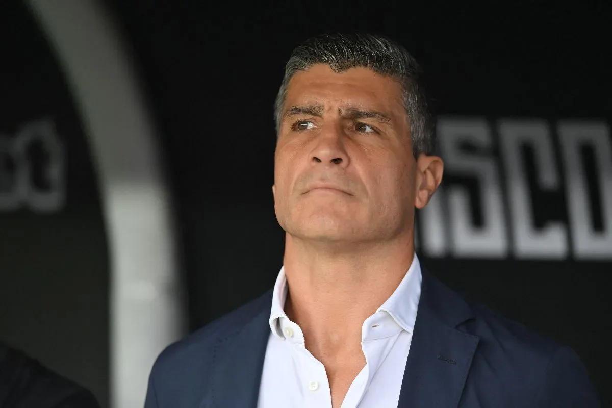 Pedro Emanuel vibra com goleada do Vasco e projeta reta final: “O melhor ainda está por vir”