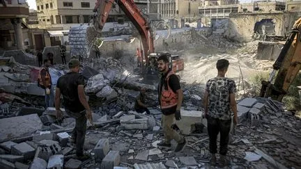 Dans la bande de Gaza, 20 morts et des dizaines de disparus après l'effondrement d'un immeuble