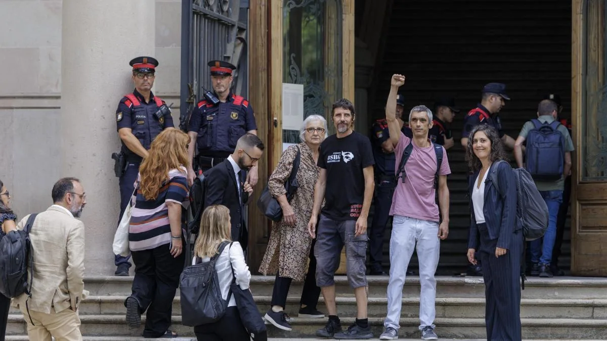 Arranca el juicio contra cuatro policías por dejar tuerto a Roger Español con una pelota de goma