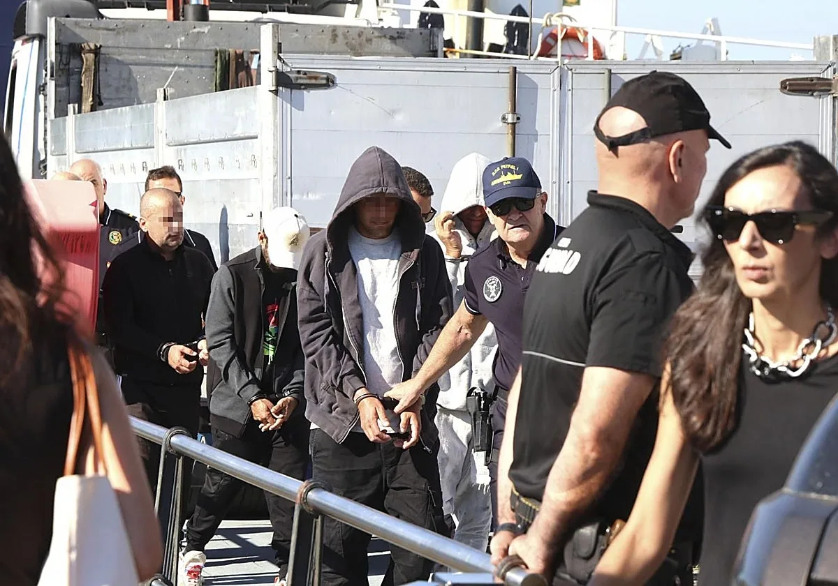 Un alijo de 2.100 kilos frente a Galicia destapa una red de narcoveleros para mafias del Este
