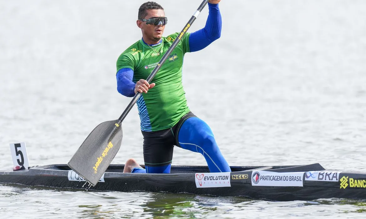 Isaquias Queiroz é campeão mundial no C1 500m na Polônia