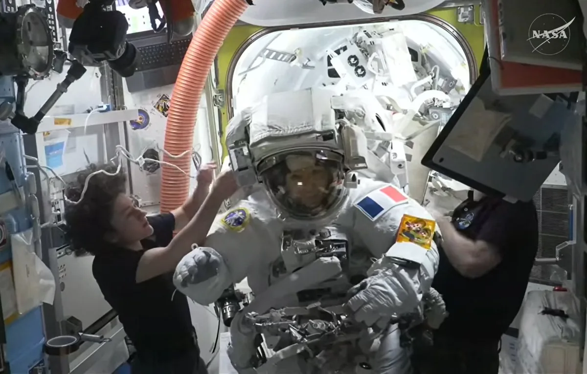 Sophie Adenot de retour dans l’espace : comment les astronautes préparent-ils leurs sorties en orbite ?