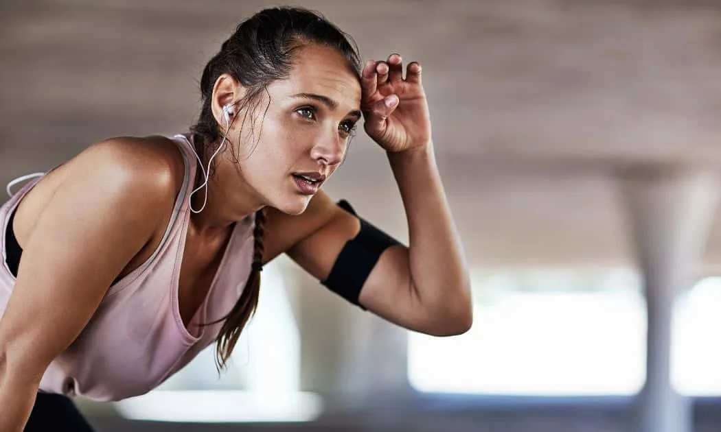 Suor no treino: como cuidar da pele, cabelo e roupas