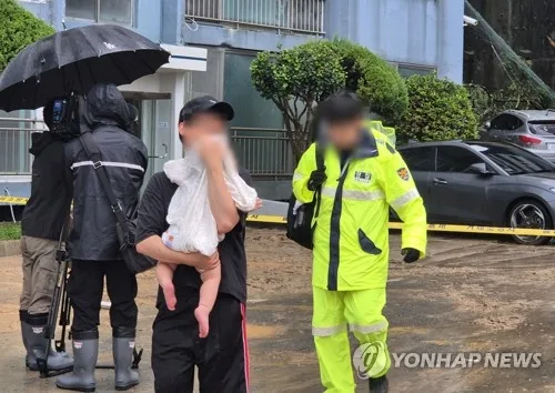 '극한폭우'로 경남 거제 곳곳 상수관로 파손에 정전