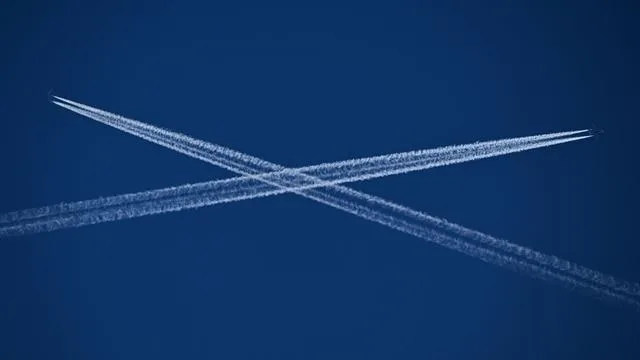 Klimafreundlicheres Fliegen: Mit KI gegen Erderwärmung: Kondensstreifen verhindern