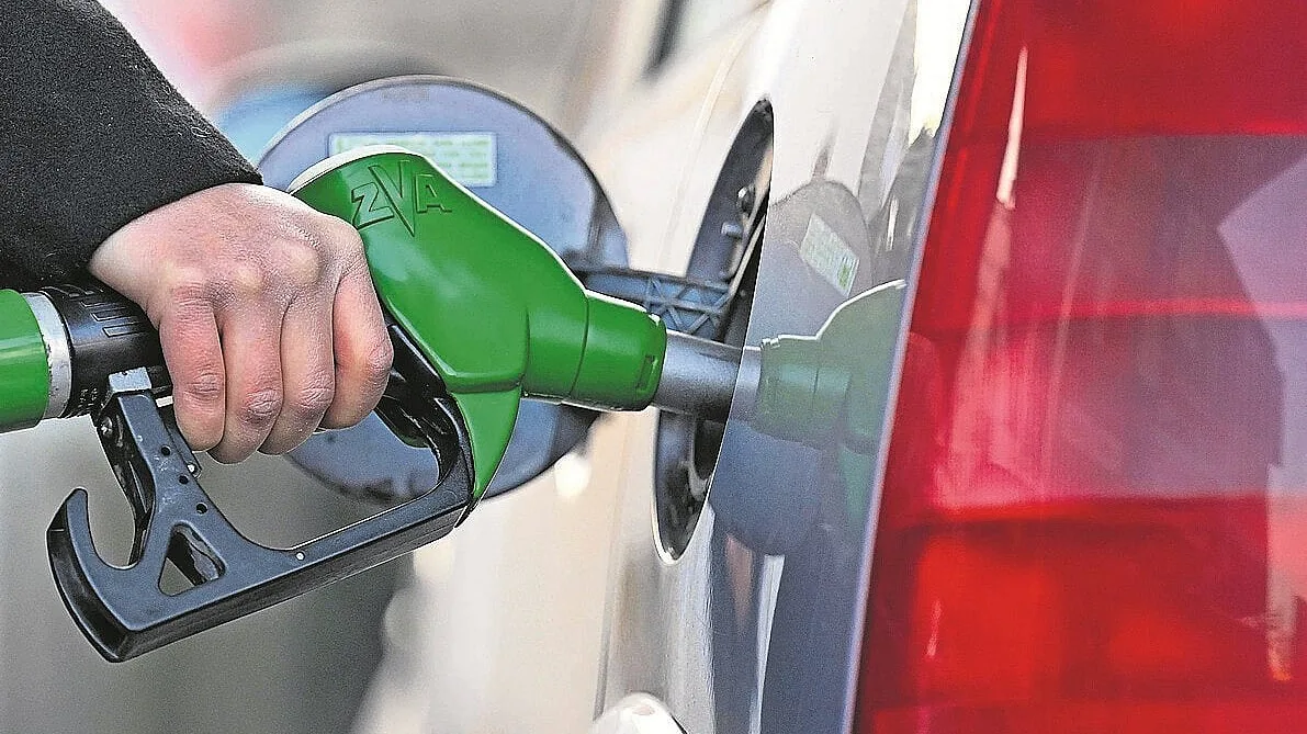 Gasolina sobe cinco cêntimos e aproxima-se do preço do gasóleo que cai um cêntimo na segunda-feira