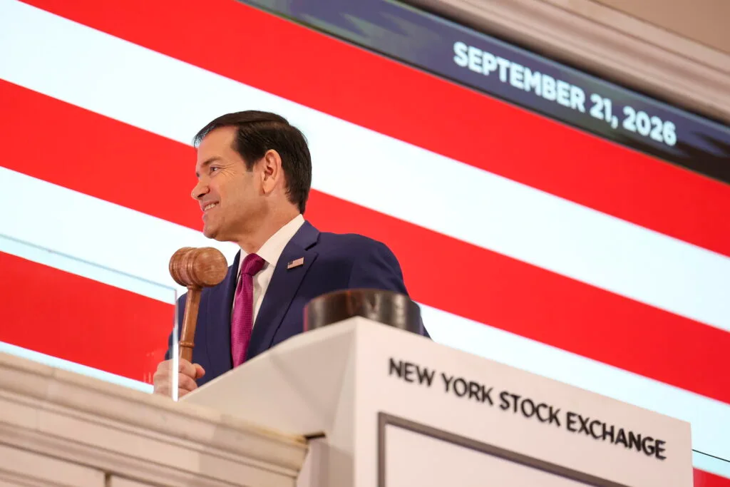 Wall Street fecha a subir com semicondutores e IA em destaque. Petróleo recua