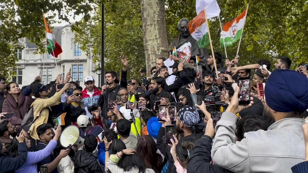 London ‘stop vote chori’ protest, Modi supporters stage counter-rally