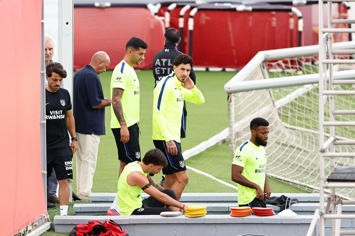El Atlético fichará un banda derecha si sale Giménez