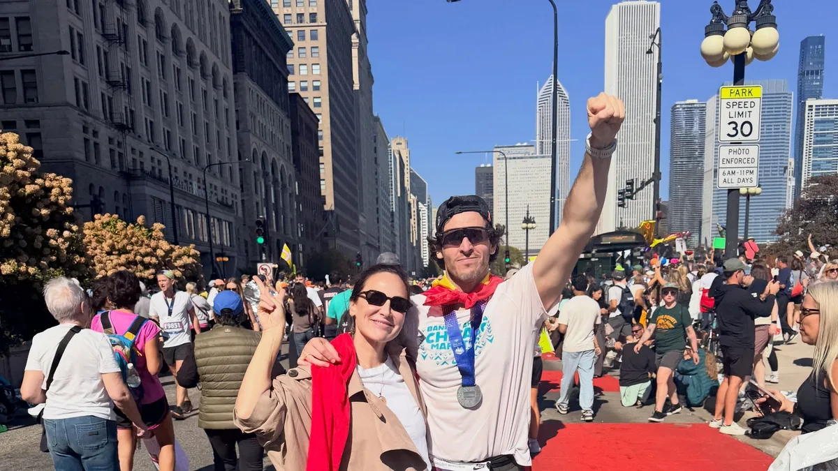 La intensa declaración de amor de Íñigo Onieva a Tamara Falcó tras correr la maratón de Chicago en medio de un nuevo hito empresarial