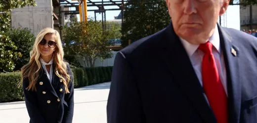 Donald Trump legt Sprecherin Katie Zacharia nah, ihre Berufswahl zu überdenken