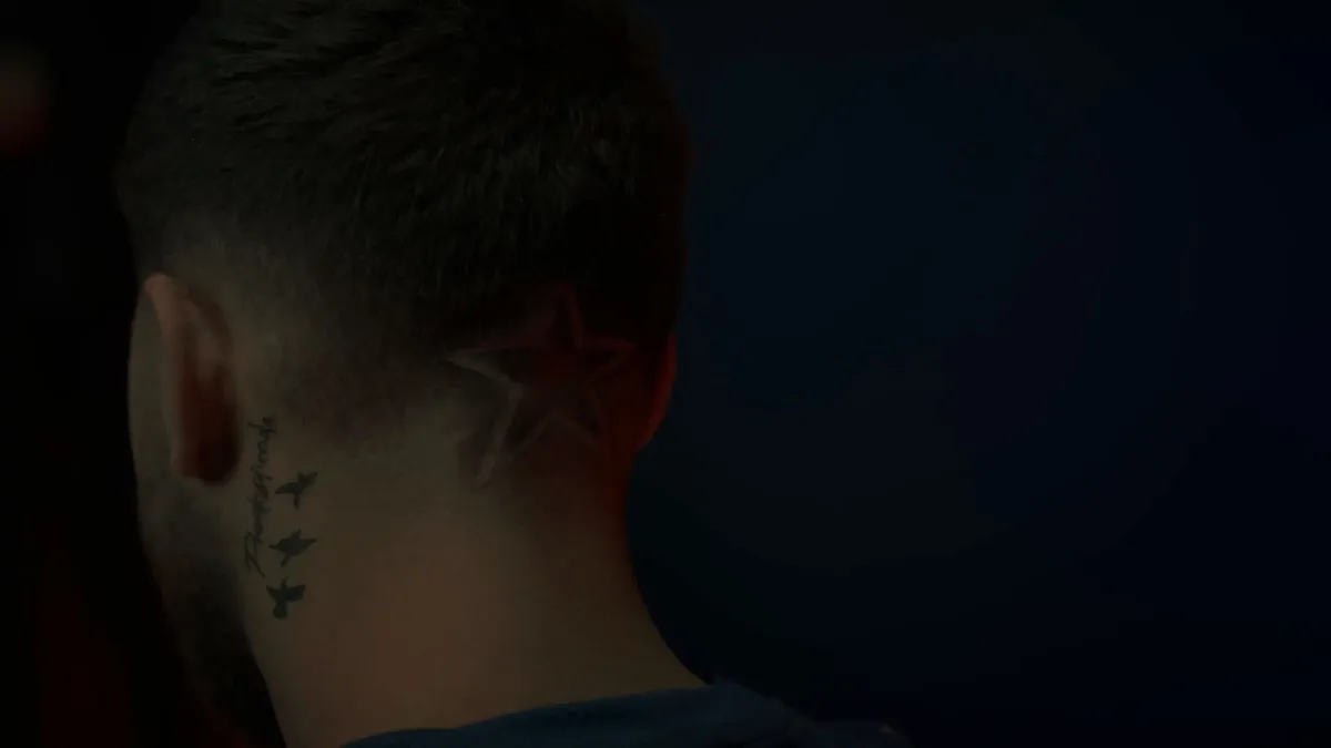Rômulo faz estrela no cabelo no lançamento da nova camisa do RB Leipzig