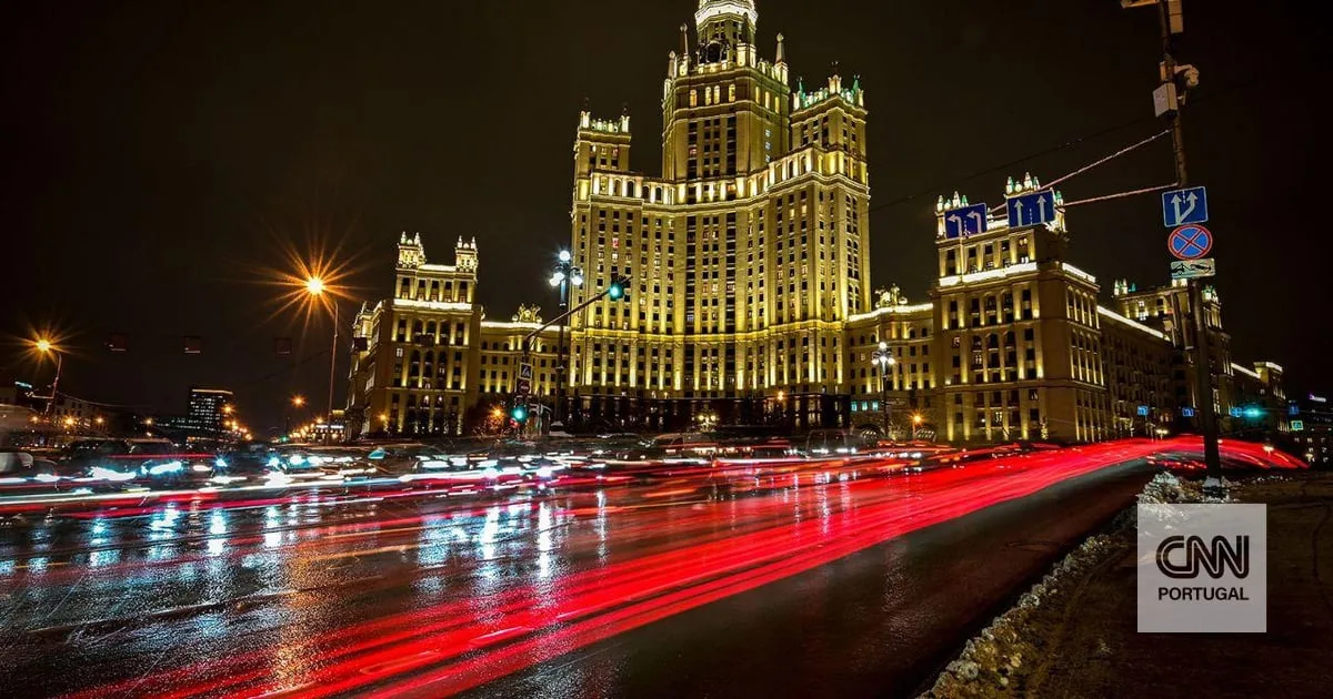 Há um novo luxo em Moscovo: comprar esqueletos de dinossauro e fósseis