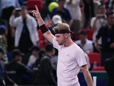 Davidovich Fokina upsets future No. 1 Zverev to reach the Shanghai Masters final