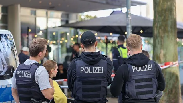 Großer Polizeieinsatz: Maskierte befreien Häftling aus Arztpraxis