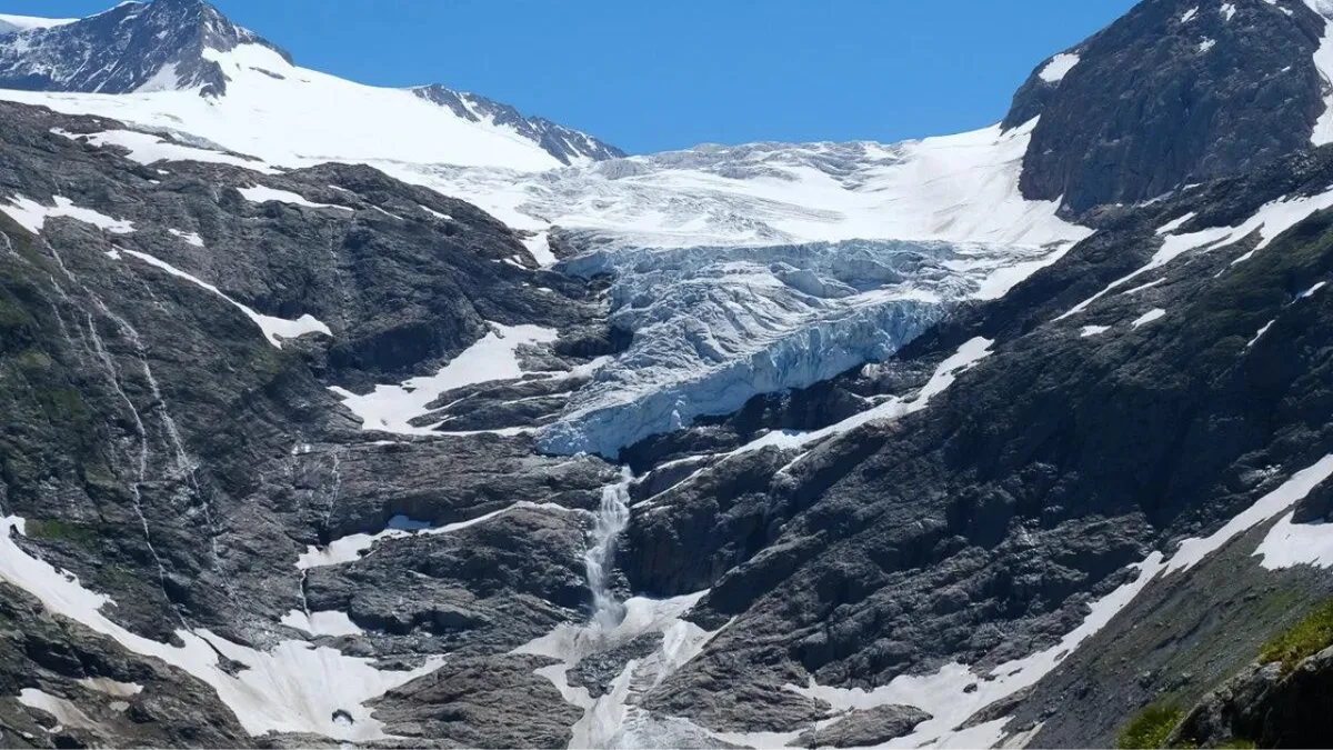 Two Belgian climbers vanished in 1992; melting glacier reveals remains 34 years later