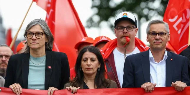 Crise de l’automobile en Allemagne : des dizaines de milliers de salariés mobilisés pour défendre leurs emplois