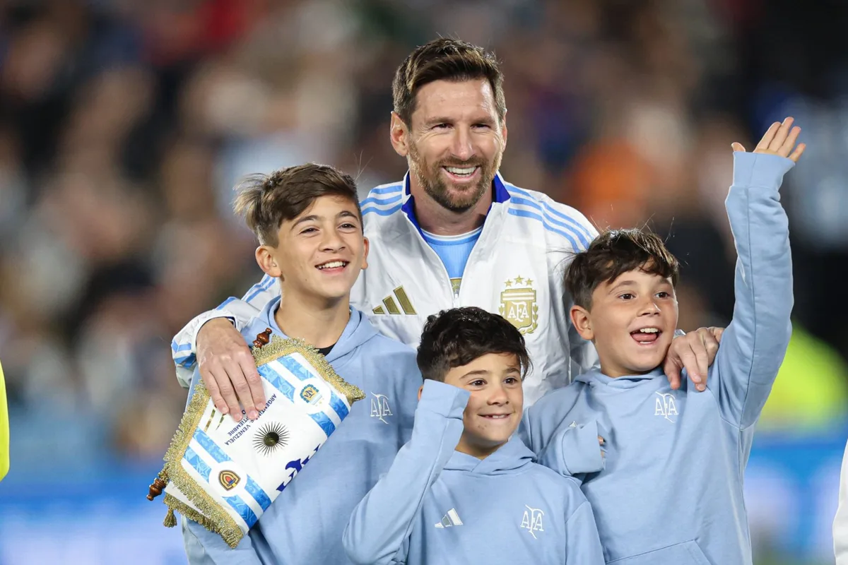 Las grafólogas coinciden sobre la carta de despedida de Messi: “Transmite a una persona extremadamente emotiva, con fuerte identidad de grupo y sentido de misión cumplida”