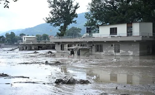 Inundaciones en Nepal dejan más de 50 muertos; hay cientos de desaparecidos, incluidos turistas