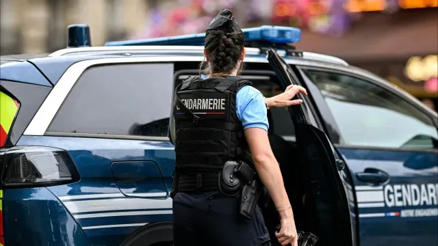 França. Mulher acende cigarro junto a botija de oxigénio e incendeia lar
