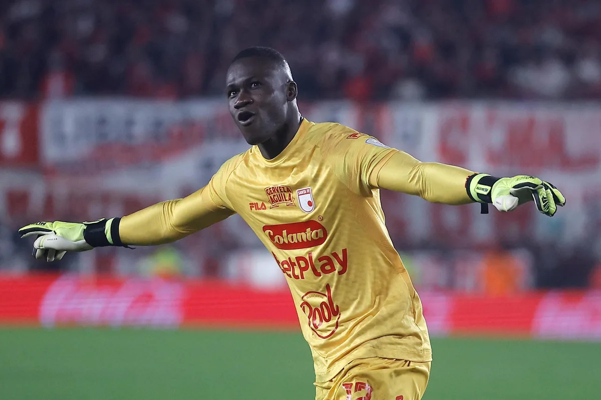 Weimar Asprilla, portero de Santa Fe, fue incluido en el 11 ideal de los cuartos de final de la Copa Sudamericana