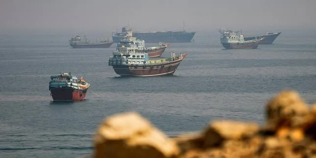 Détroit d’Ormuz : le trafic maritime en nette baisse, où l’Iran revendique une attaque contre un pétrolier