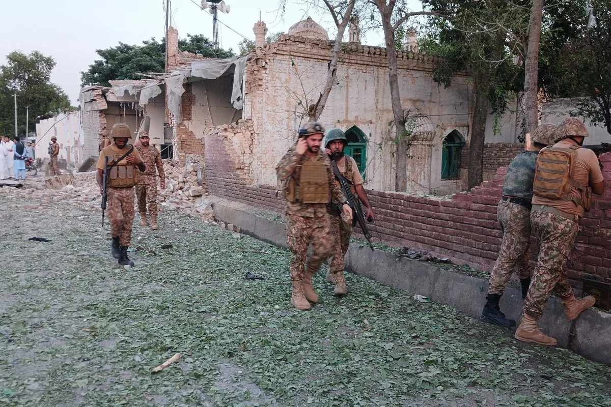 Pakistan : une attaque contre un QG de la police fait au moins 31 morts