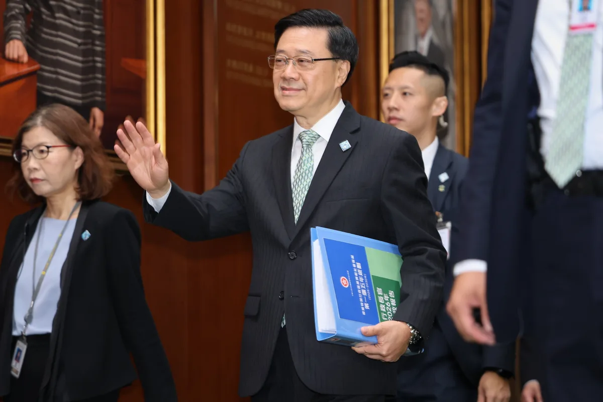 Hong Kong adopta su primer plan quinquenal y refuerza su integración con China