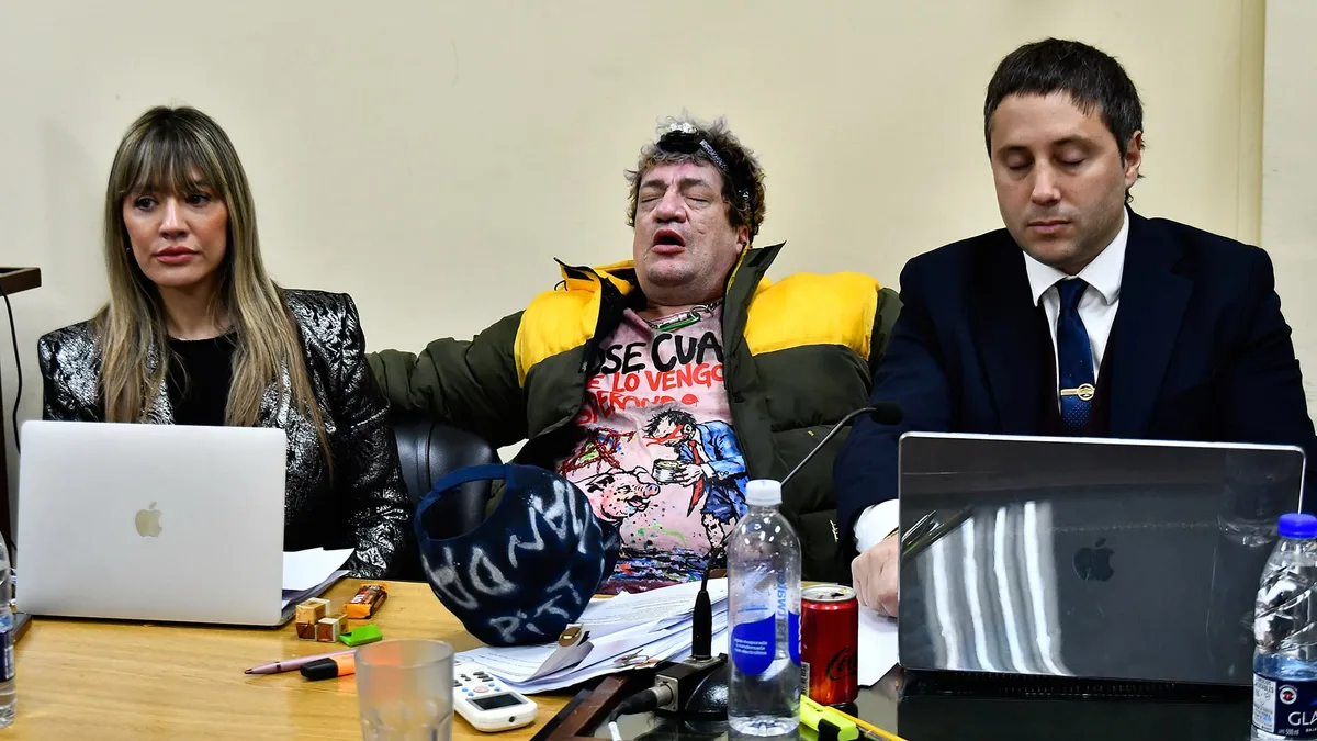 “Pity” Álvarez retoma el juicio tras ser hospitalizado: su defensa presentó un informe que recomienda tratamiento “urgente”