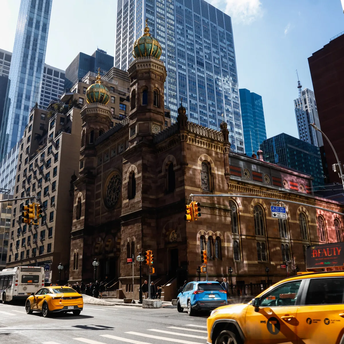 Man Charged With Hate Crime After Disrupting Worship at N.Y.C. Synagogue