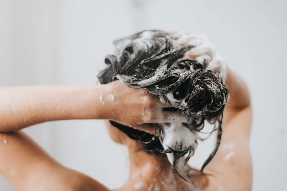 Mitos sobre o cabelo: o que realmente faz diferença para a saúde dos fios