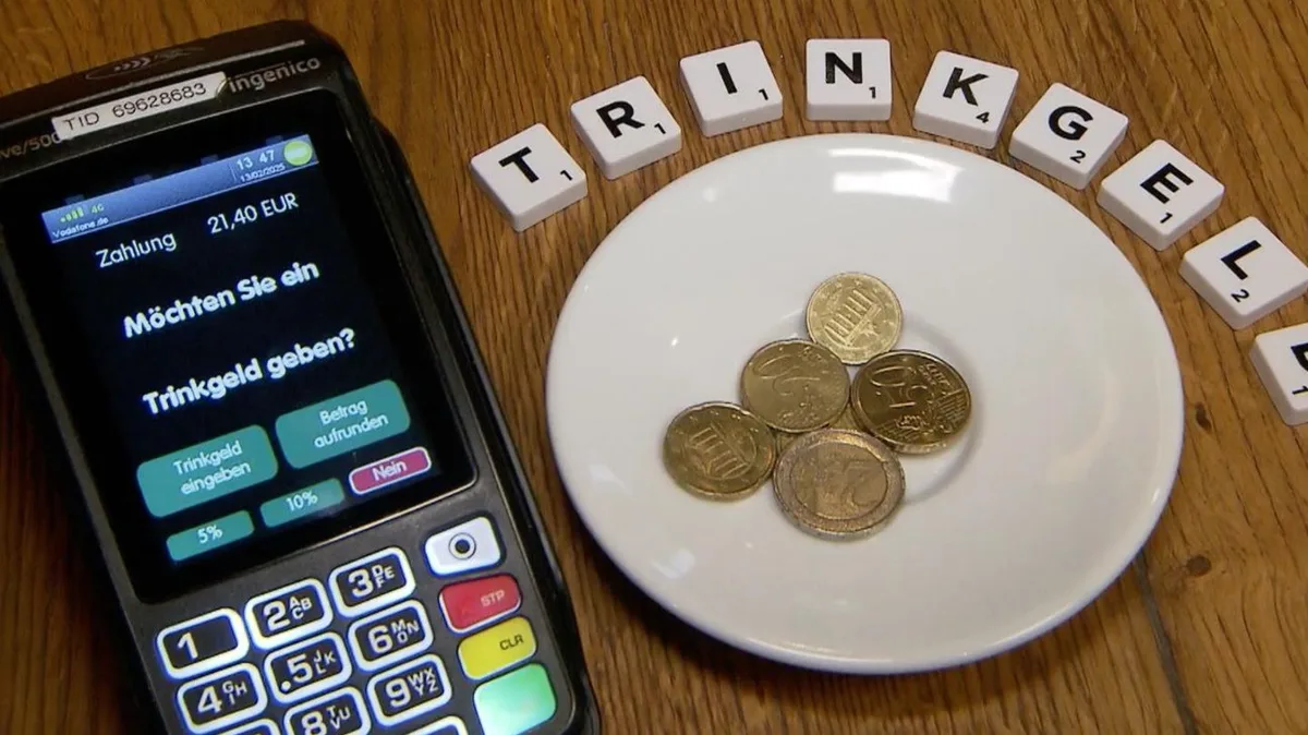 Druck durch Kartenlesegeräte: Verbraucherschützer rügen Tricks beim Trinkgeld