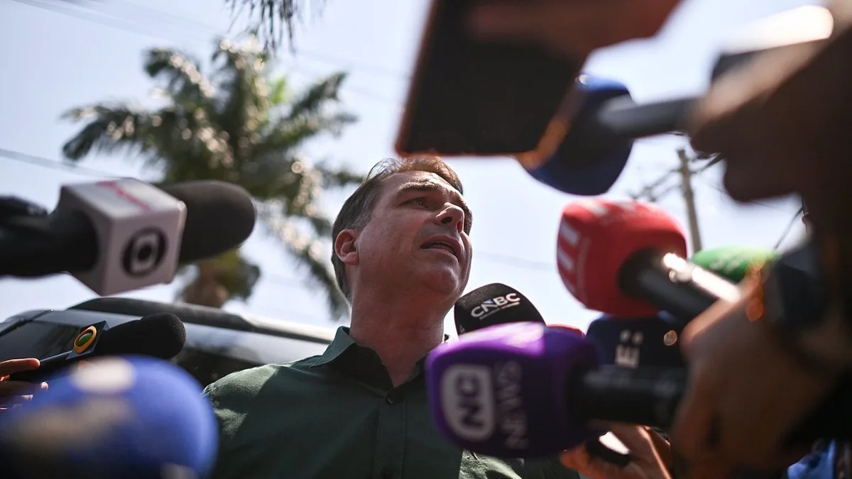 Bolsonaro diz que cargo para o pai "não está no radar"