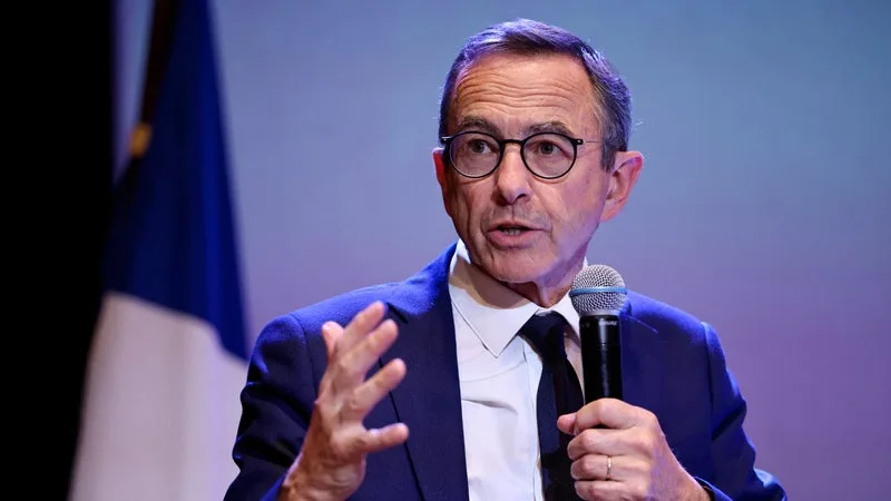 Une augmentation de 135 à 300 euros nets: Bruno Retailleau veut "revaloriser" les salaires des professeurs