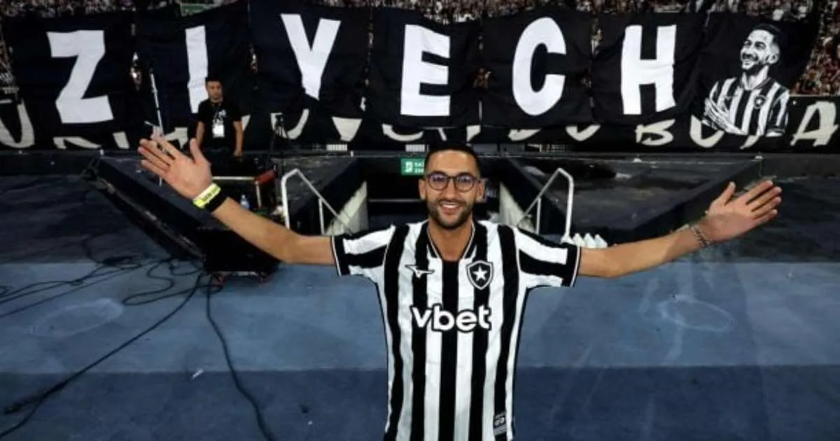 Botafogo apresenta Ziyech à torcida no Nilton Santos