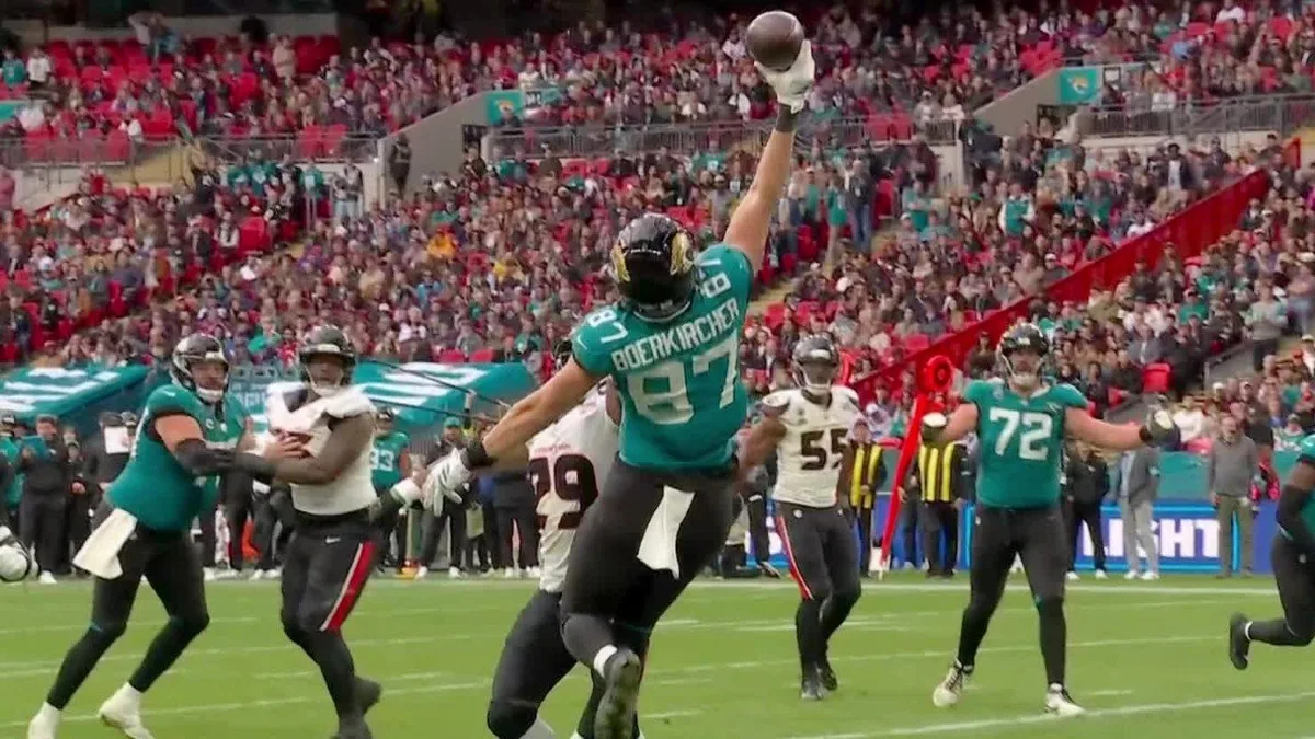 Jaguars’ Boerkircher goes up for one-handed TD snag