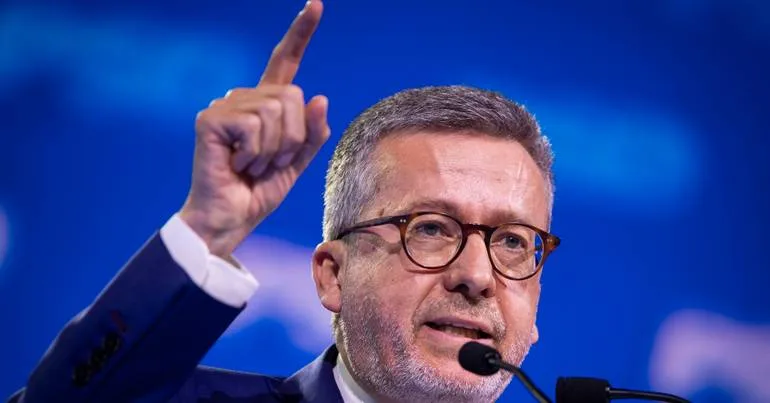 Moedas "alarmado" pressiona: "A minha guerra é a segurança"