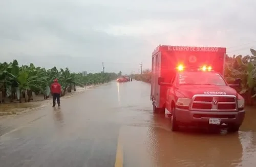 Frente frío 2 provoca inundaciones en la costa de Tabasco; Ejército activa Plan DN-III-E
