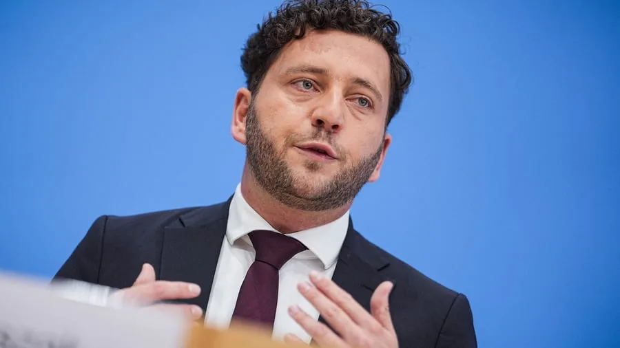 Regierungsbildung in Berlin: Banaszak: Emdes Fraktions-Aus war Grundlage für Sondierungen