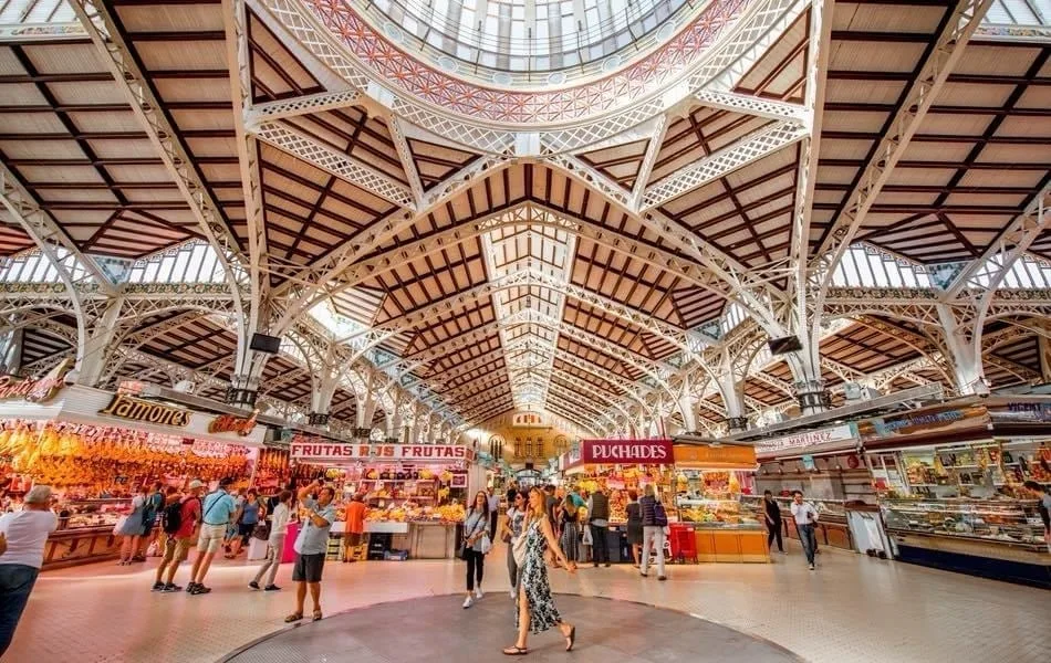 La ‘catedral de la gastronomía’ está en Valencia: un mercado modernista con cúpulas de 30 metros y sabores de la mejor huerta valenciana