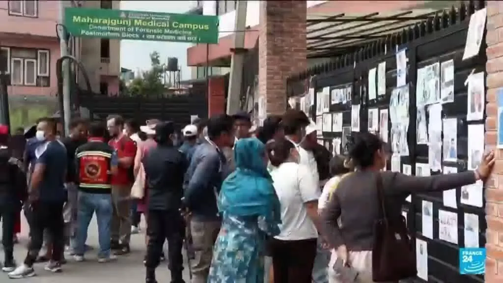 Crue dans l'Himalaya : les opérations de secours progressent péniblement