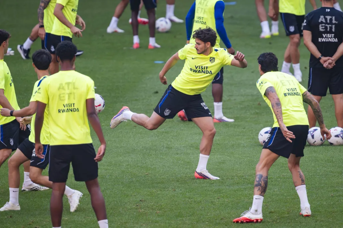 Simeone quer “construir uma equipe” em torno de Julián Álvarez no Atlético de Madrid
