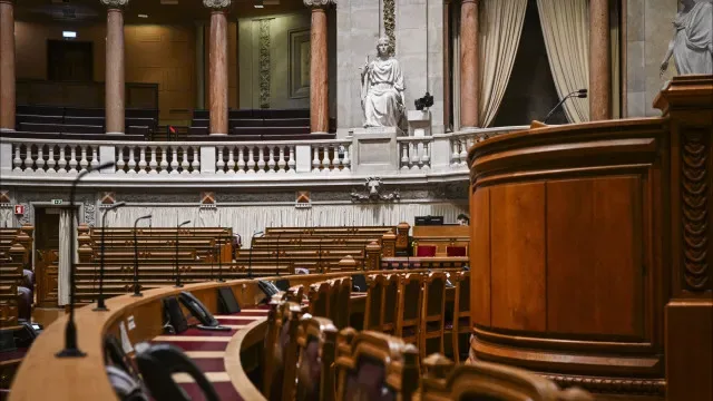 EpT desconhece quantos políticos têm de declarar rendimentos