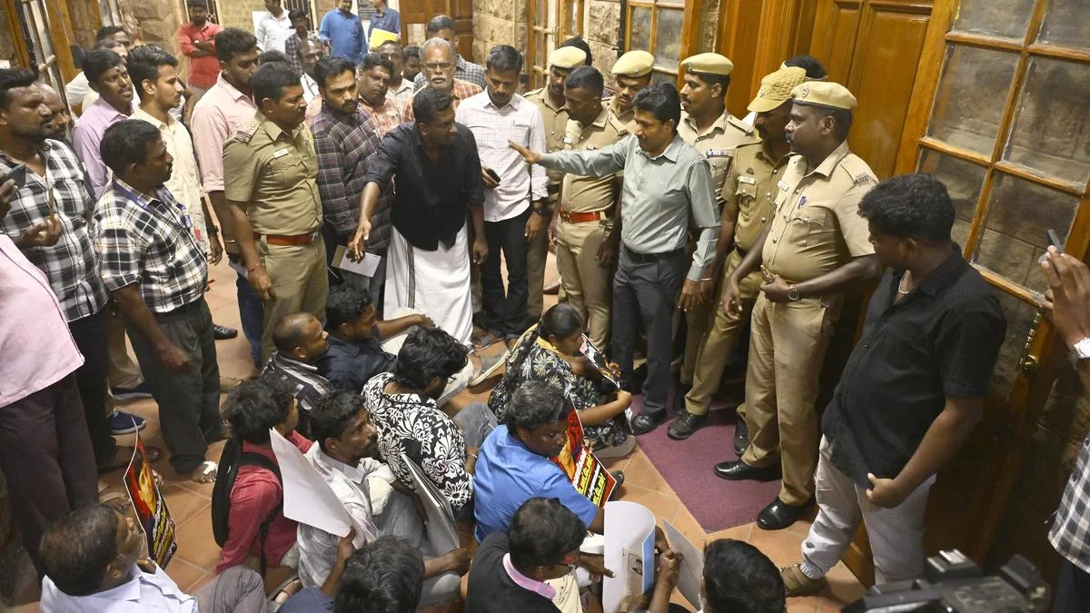 SFI, DYFI demand probe in class XI student’s death; police detain activists