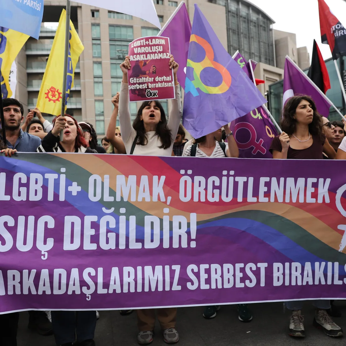 Nach Razzien vom Wochenende - 150 Festnahmen bei Protesten gegen LGBTQ-Razzien