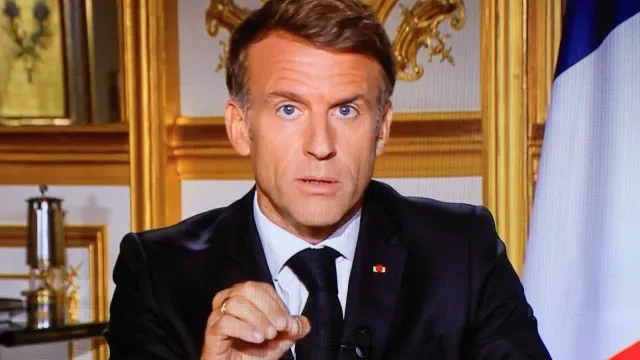 Macron pede ao governo que retire "lições". Tentaram "derrubar República"