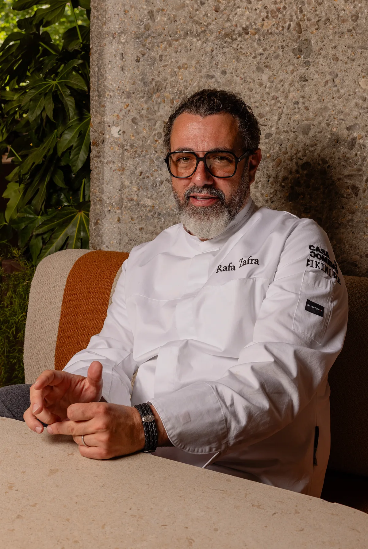 Rafa Zafra, chef del chiringuito que frecuentan superestrellas como Ferran Torres y Michael Jordan: "No hay Ozempic que te quite el placer de una gamba a la brasa"