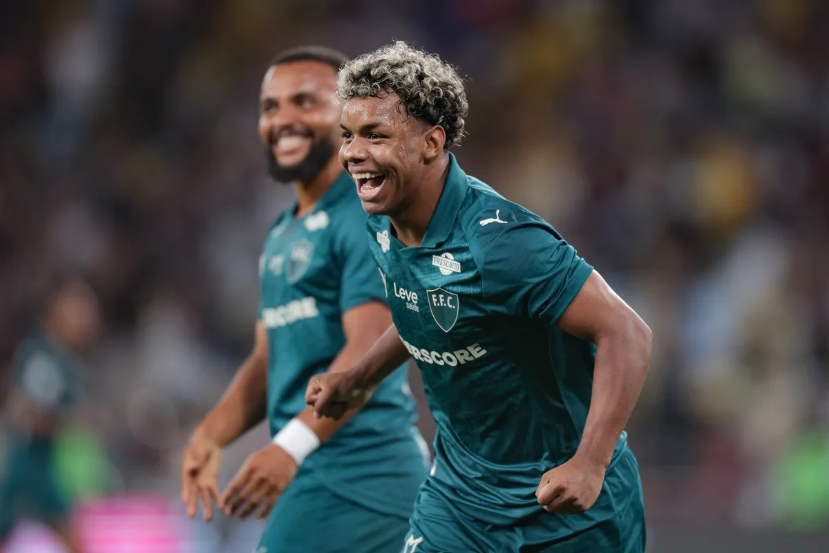 Wesley Natã aproveita chance no Fluminense e recebe elogio de colegas e de Marcão: "Coragem e ousadia"