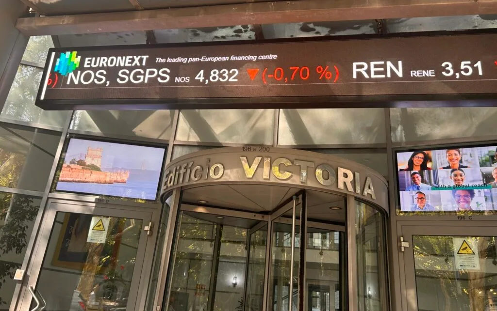 Bolsas europeias oscilam entre ganhos e perdas ligeiras com queda do petróleo a penalizar a Galp